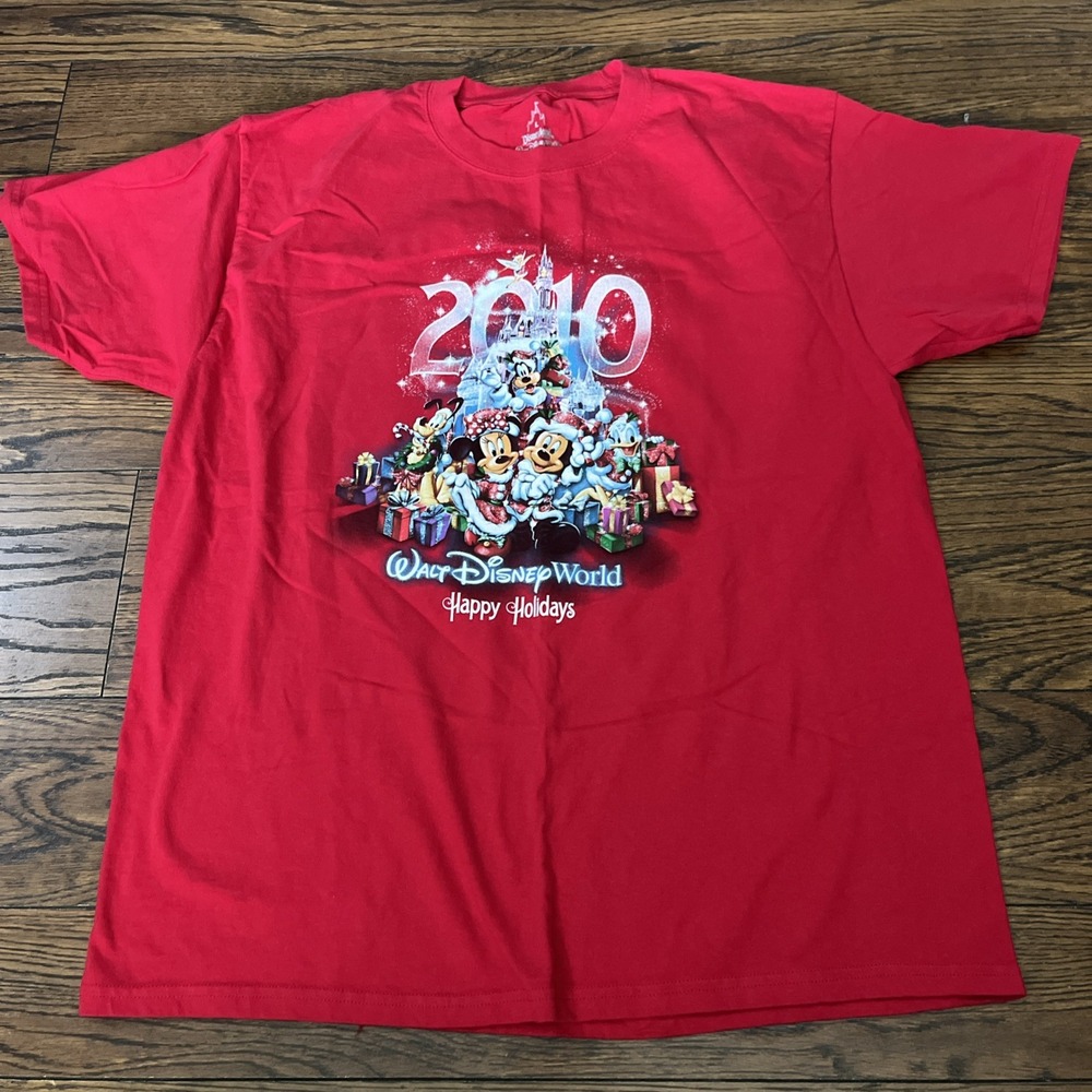 EUC Disneyland Walt Disneyland 2010 Happy Holidays T-Shirt Red Size Large